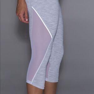 Lululemon Run With the Sun Crop Size 4. W6HF7S.